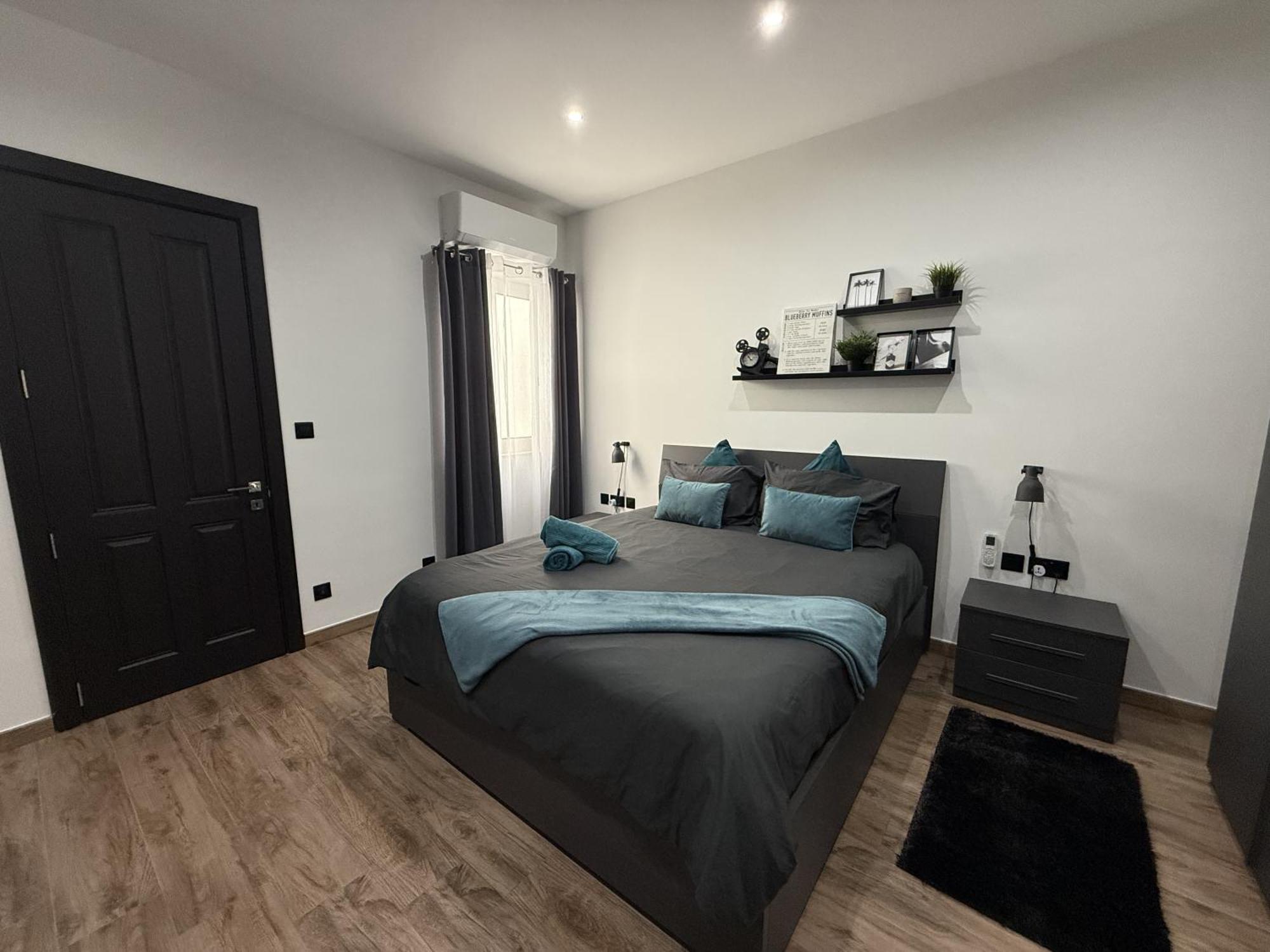 Urban Design 3 Bedroom Main Bedroom Gazde/Camere de închiriat Zurrieq