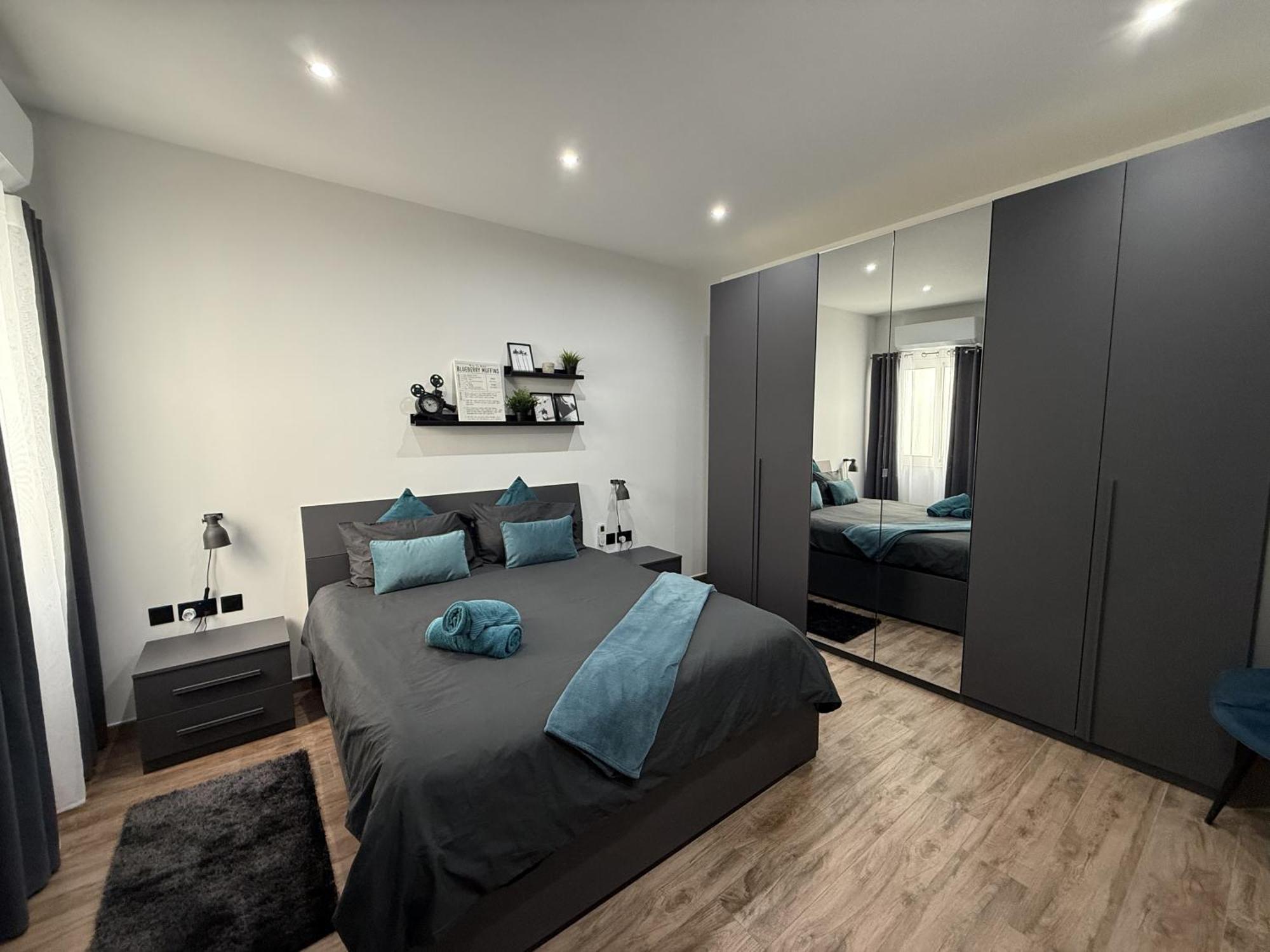 Urban Design 3 Bedroom Main Bedroom Gazde/Camere de închiriat